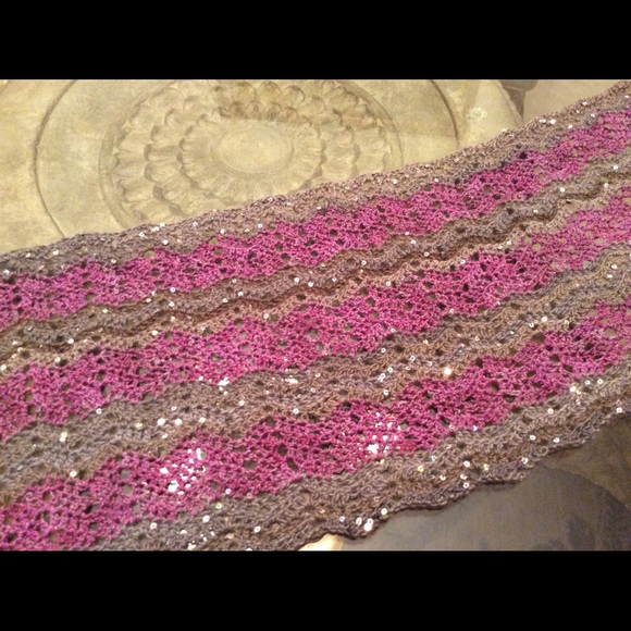 Shawl - Picture 3 of 5